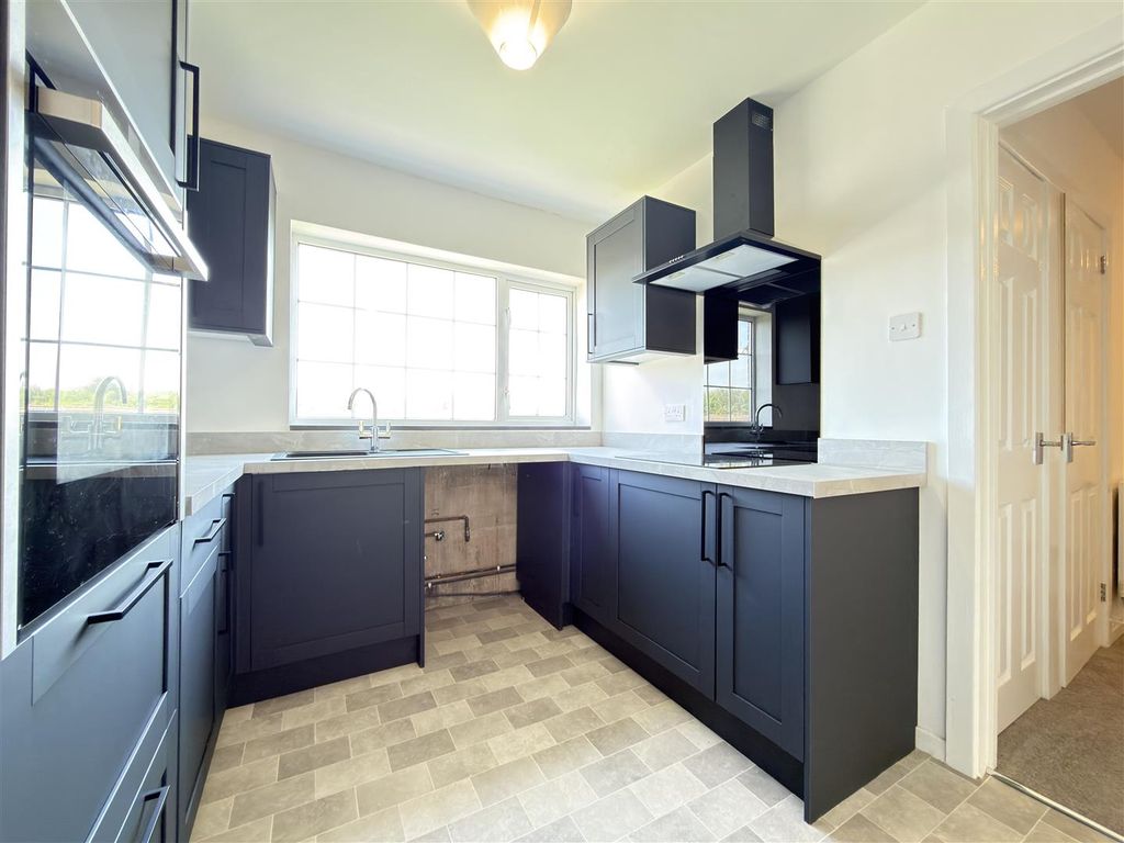 Property photo 3 of 13 Kitchen
