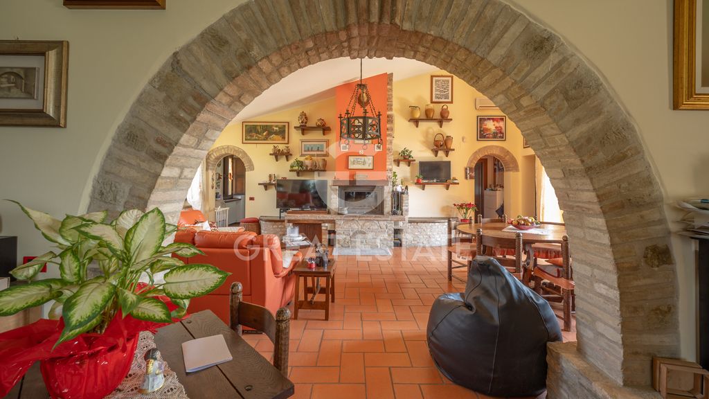 Property photo 2 of 68 Interiors