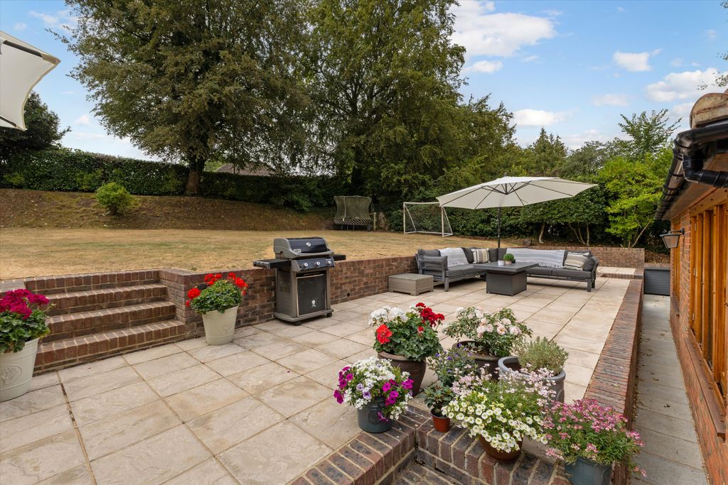 Property photo 2 of 16 Image