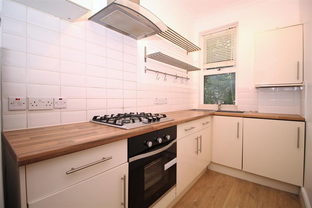 Property photo 3 of 6 Kitchen