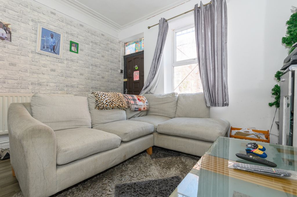 Property photo 3 of 21