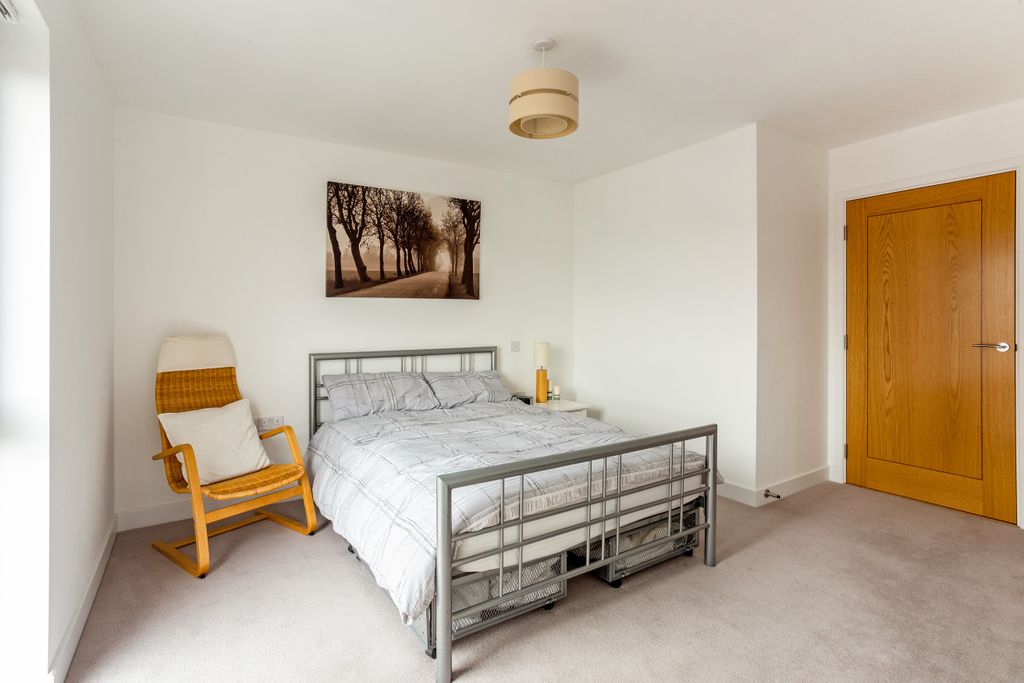 Additional image 8 of 2 bed flat for saleKingman Way, Newbury RG14