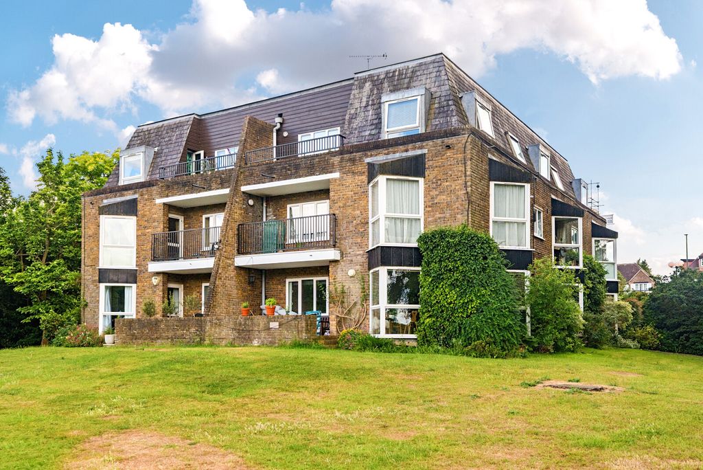 Property photo 1 of 13 1-6A22c57864161-1...