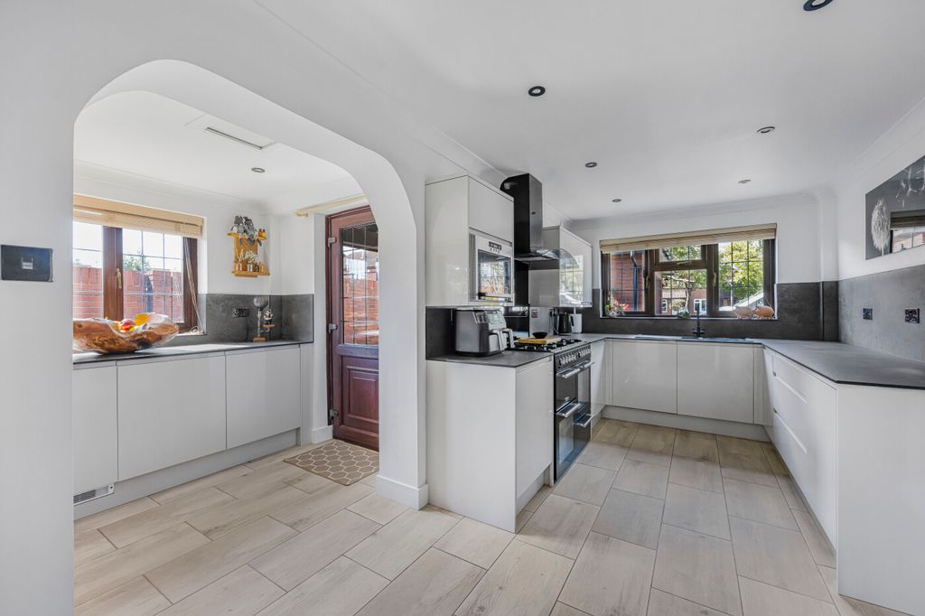 Property photo 2 of 25 24_60556