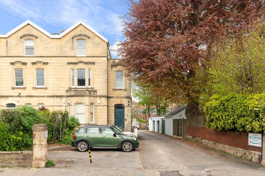 Property photo 1 of 10 External