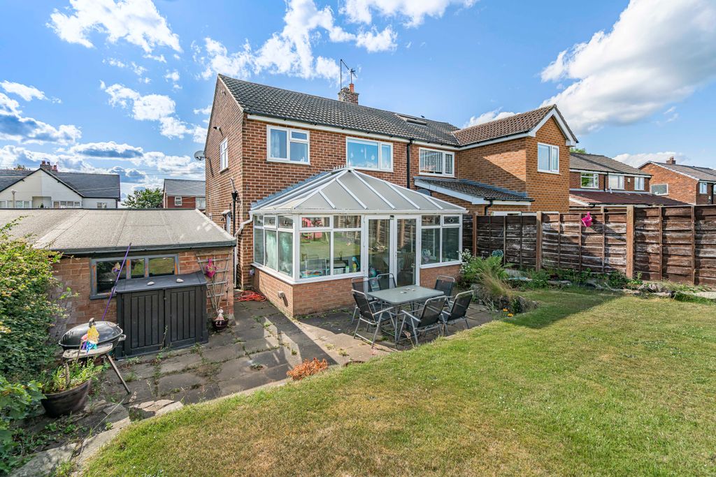 Property photo 2 of 28