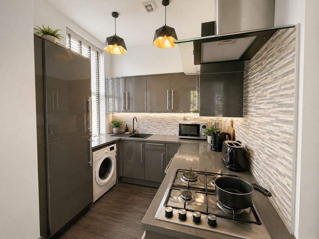 Property photo 2 of 7 Kitchen