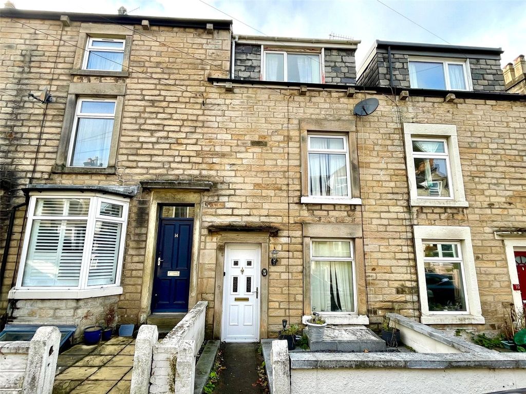 Property photo 1 of 17 External