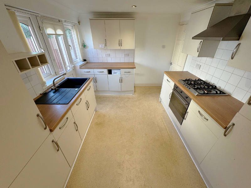 Property photo 3 of 28 Kitchen