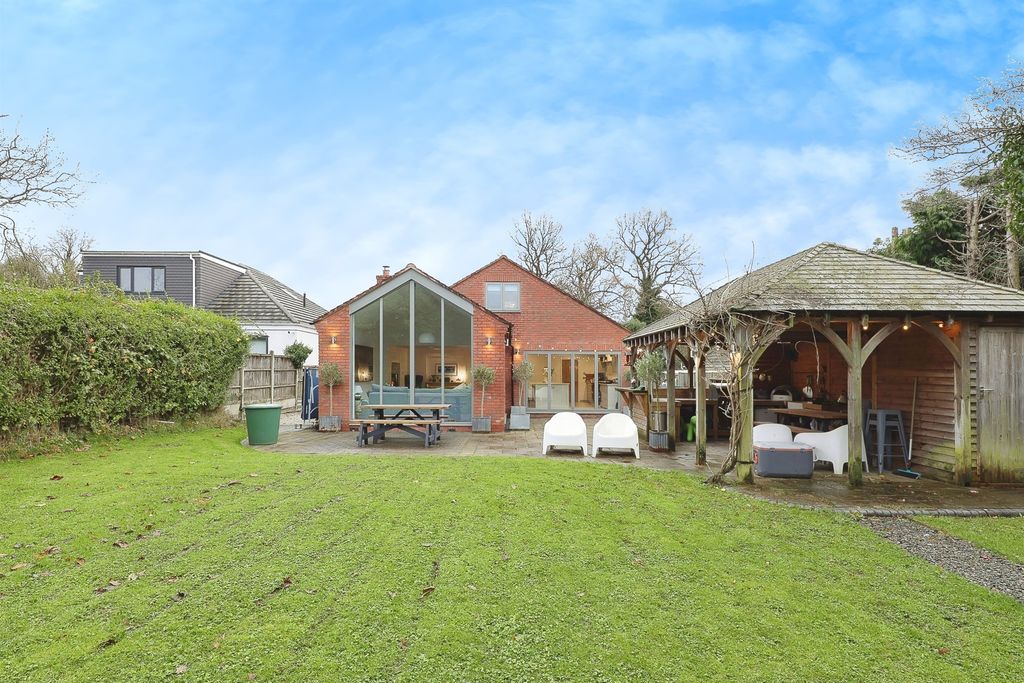 Property photo 3 of 33