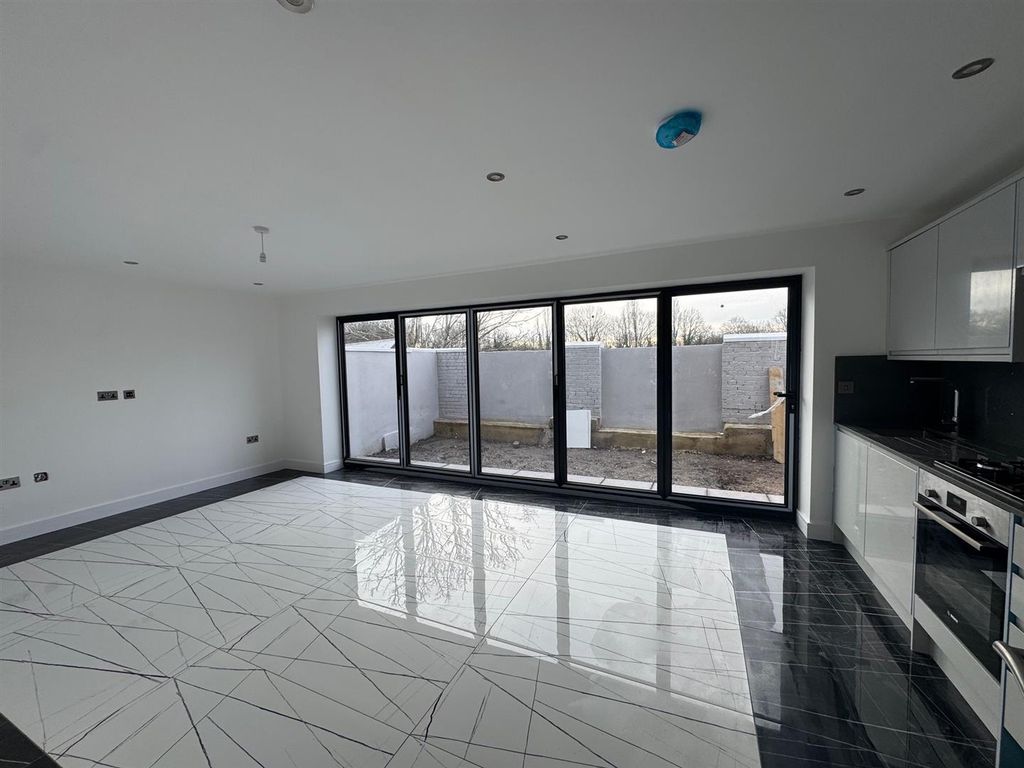 Property photo 3 of 11 Img_9795.Jpg