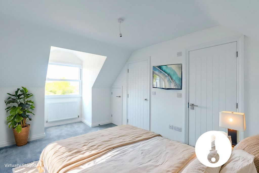 Property photo 3 of 24