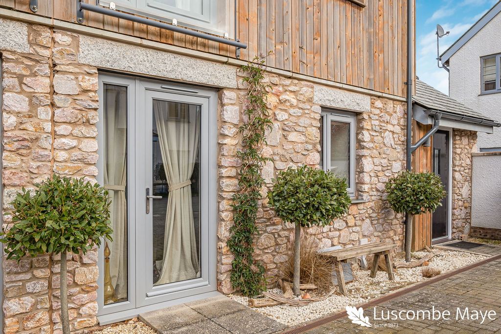 Property photo 3 of 21