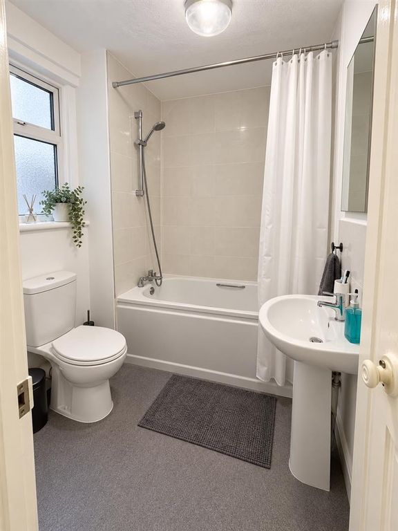 Property photo 2 of 5 Canning Town, E16 Flat For Sale By Barrain London