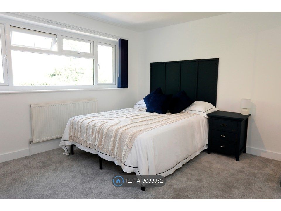 Property photo 3 of 6 Room 3
