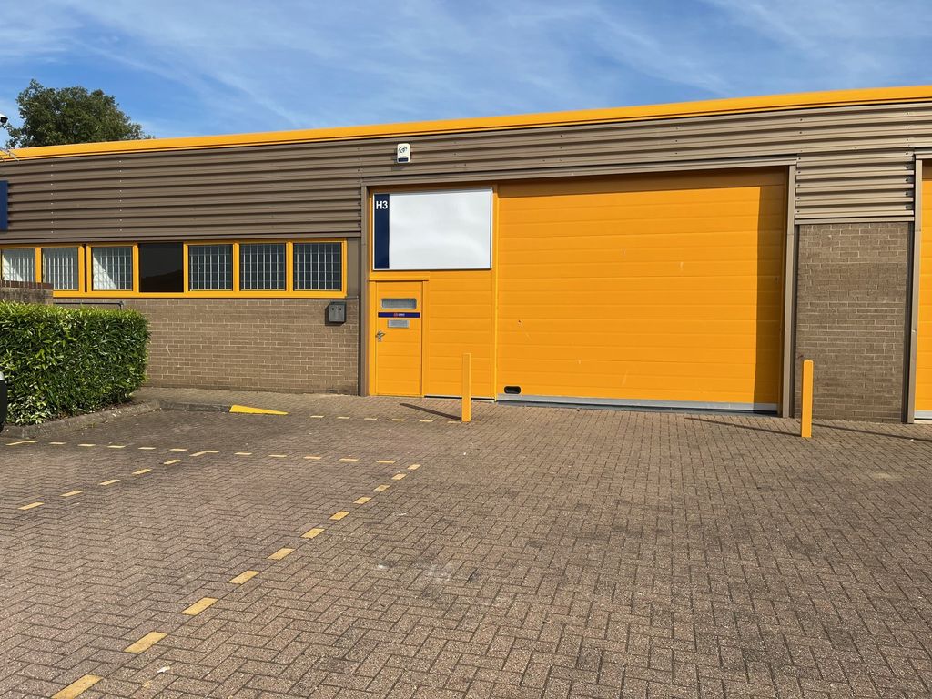 Property photo 1 of 7 H3 Workshop Available