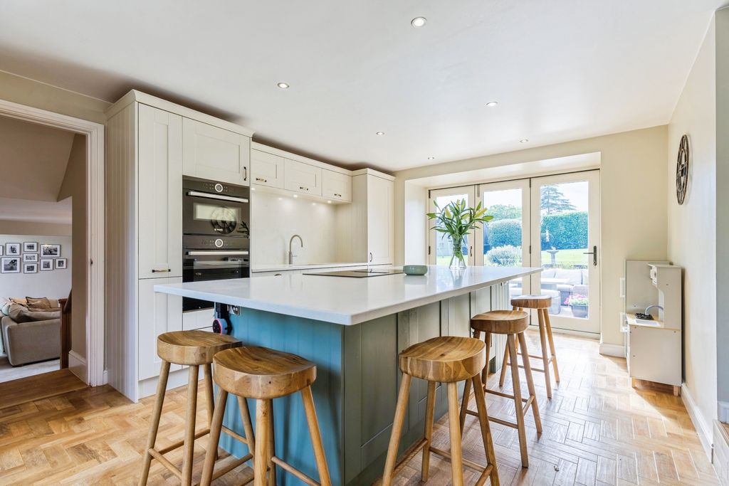 Property photo 3 of 21 Breakfast Kitchen