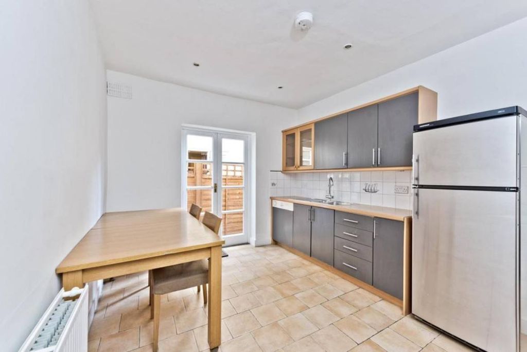 Property photo 3 of 8 Gallery