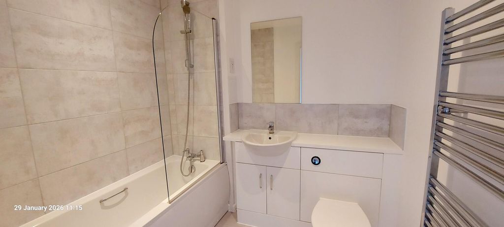 Property photo 3 of 18 Bathroom