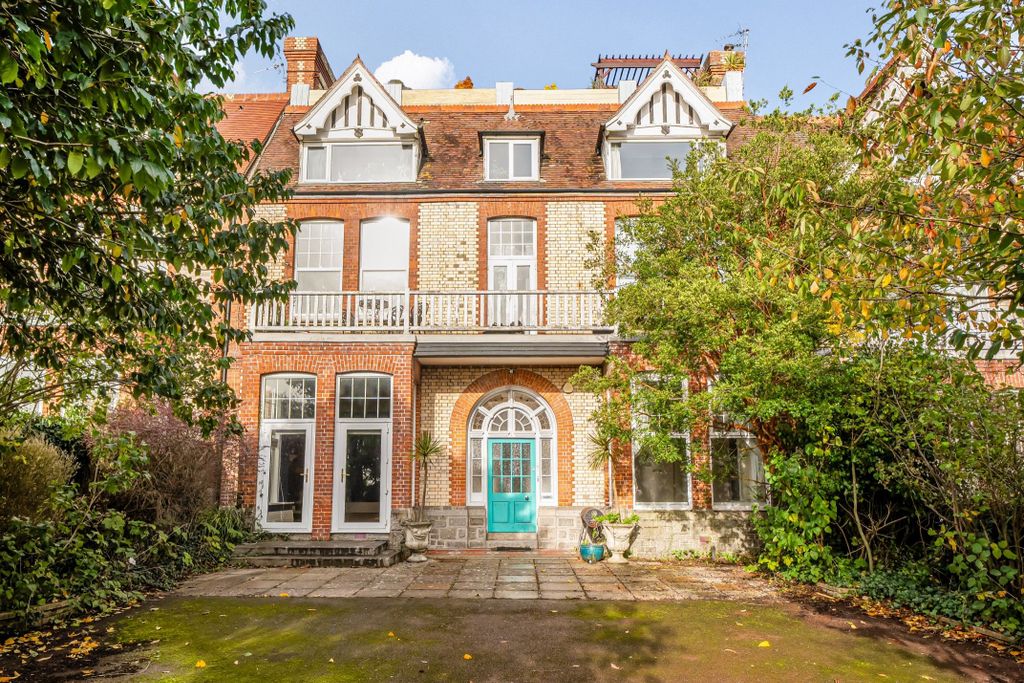 Property photo 1 of 11