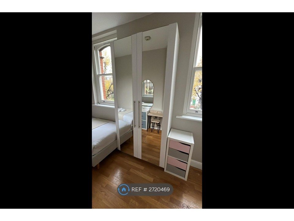 Property photo 3 of 5 Dresser