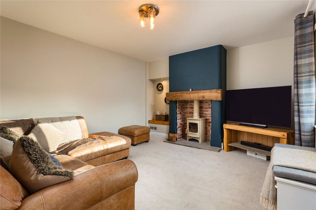 Property photo 3 of 15 Sitting Room