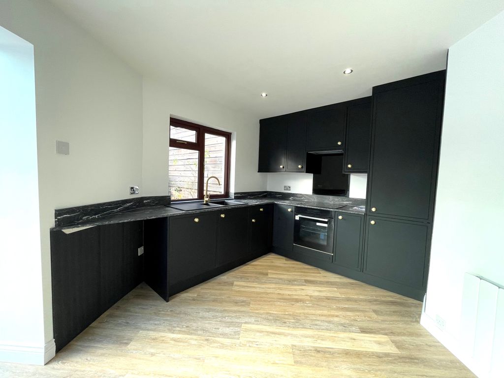 Property photo 3 of 11 Kitchen 2