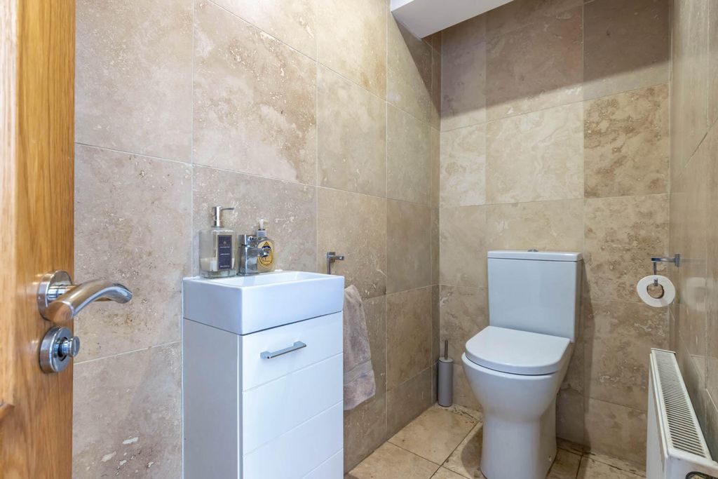 Property photo 3 of 30 WC