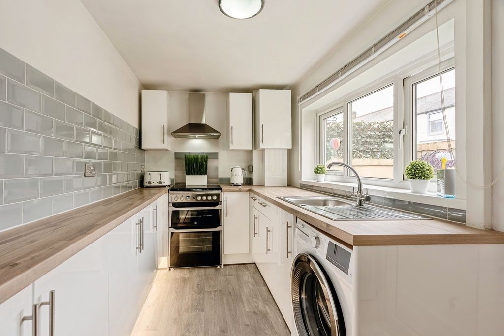 Property photo 3 of 17 Photo