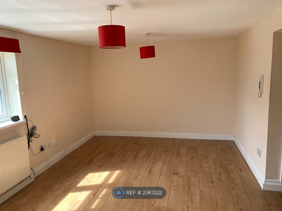Property photo 1 of 7 Living Room