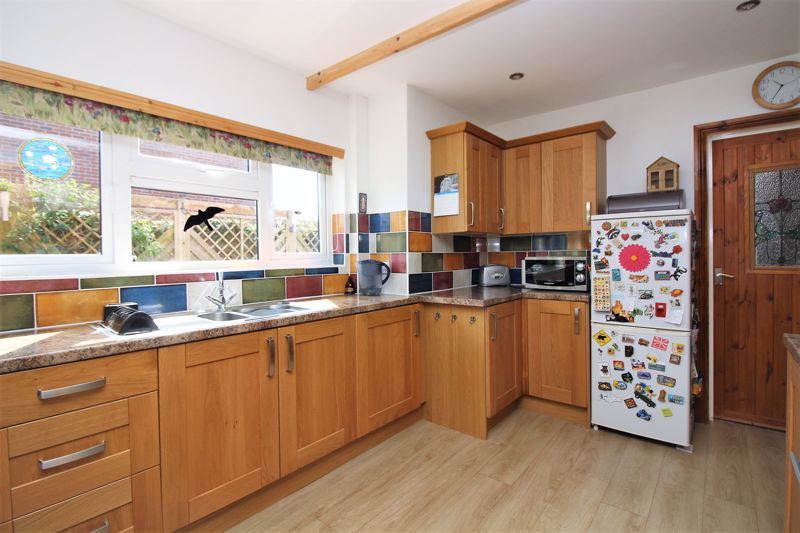 Property photo 3 of 19 Kitchen