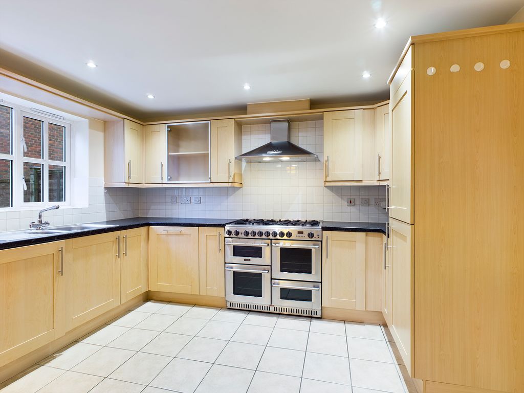 Property photo 2 of 11 Kitchen 2
