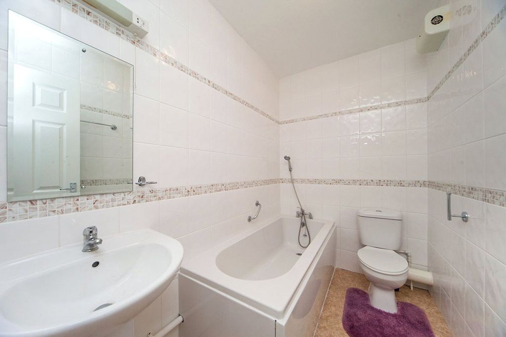 Property photo 2 of 13 Bathroom