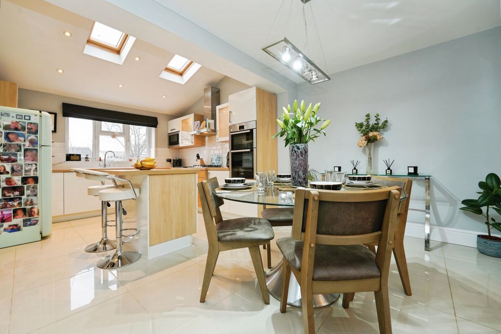 Property photo 2 of 20 Kitchen/Dining Room