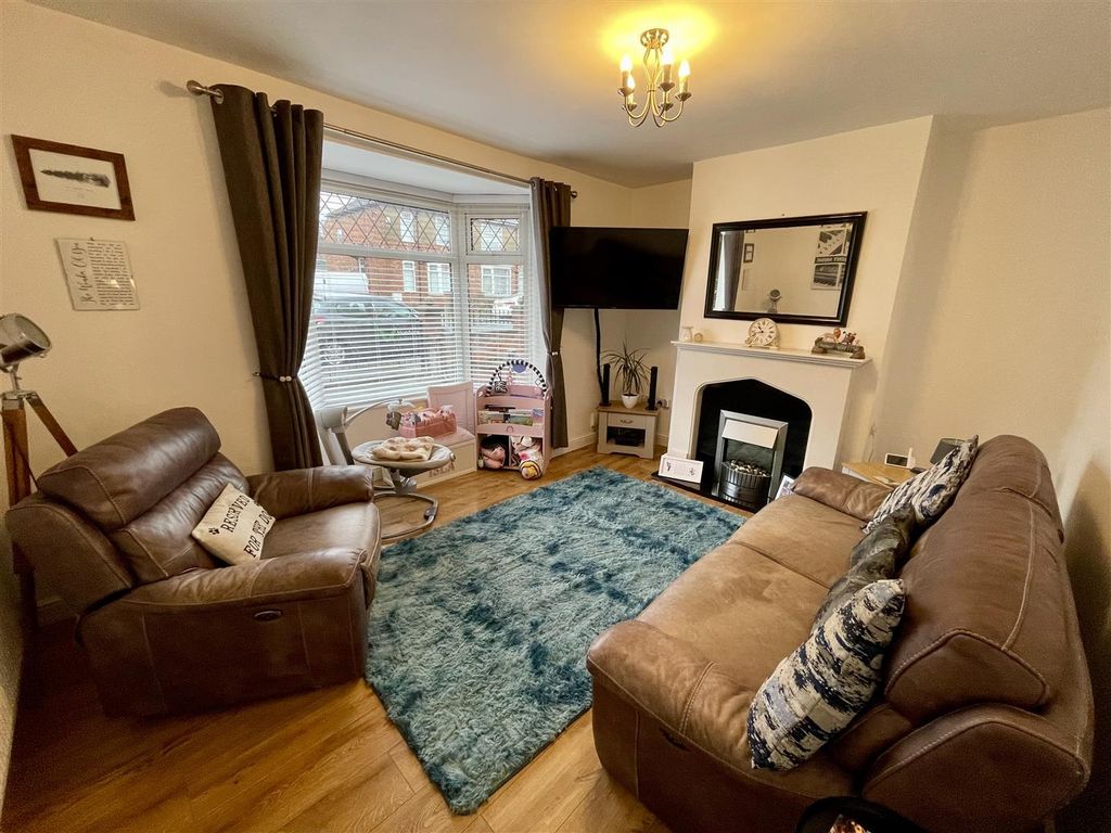 Property photo 2 of 15 Lounge