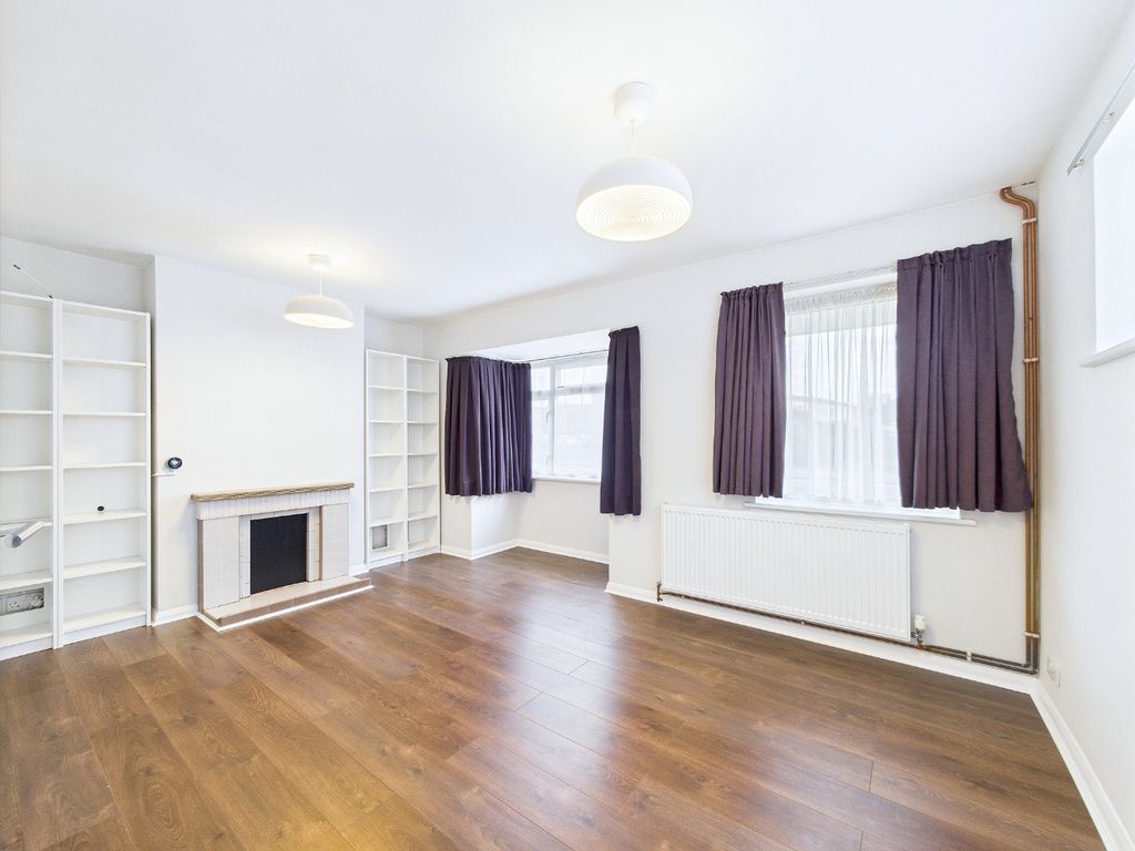 Property photo 2 of 11 1047024