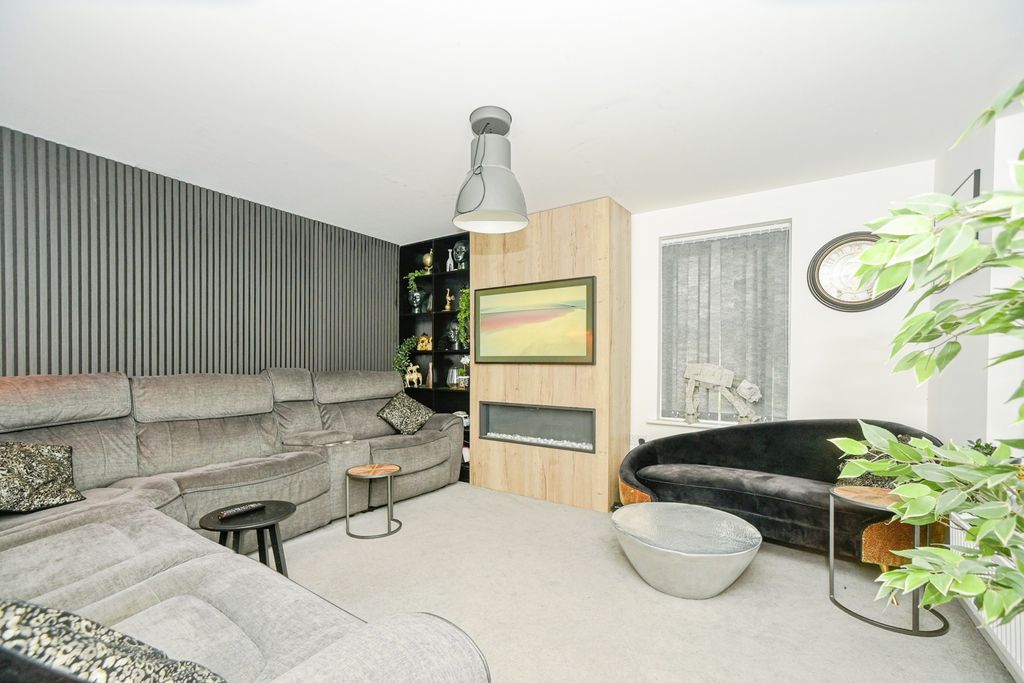 Property photo 2 of 17 Photo