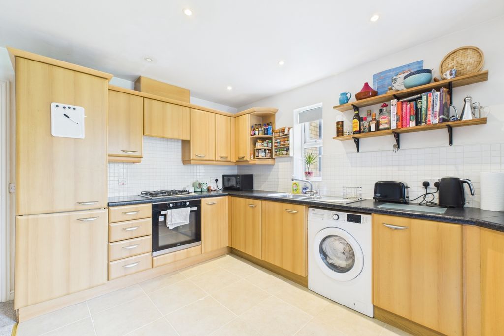 Property photo 3 of 9 Kitchen