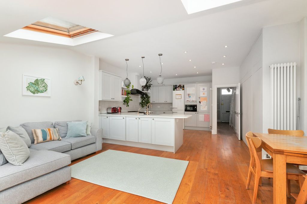 Property photo 3 of 11