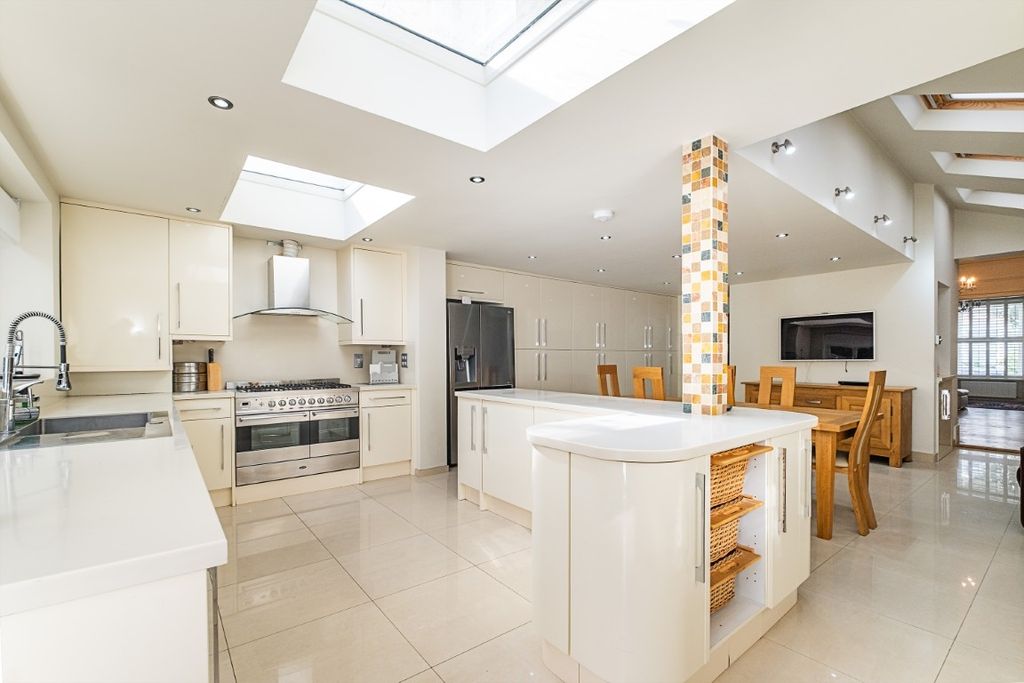 Property photo 2 of 27 53-Cloudesdale-Ro...