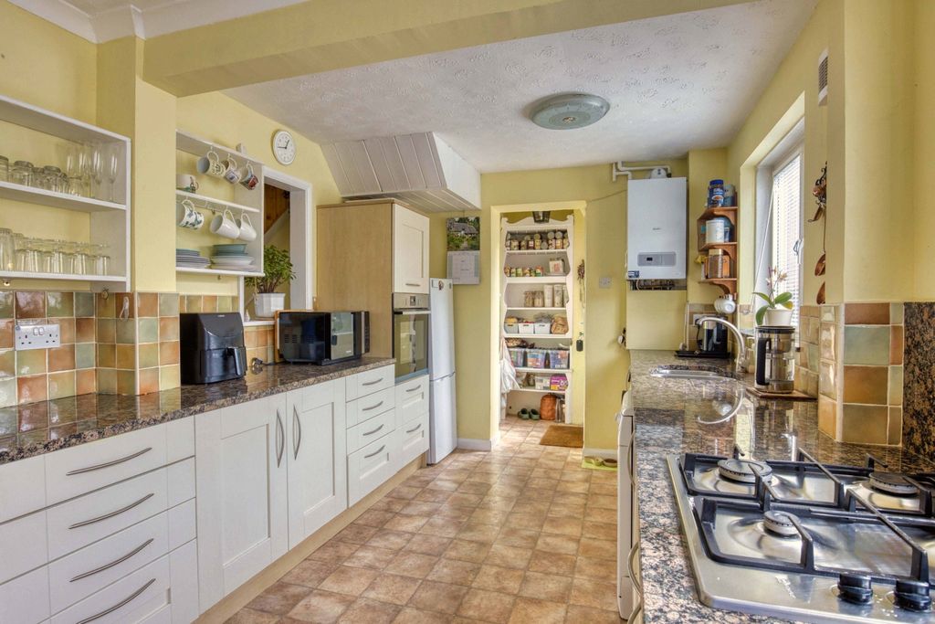 Property photo 3 of 23 Ewemove Taunton Millers Way (14)