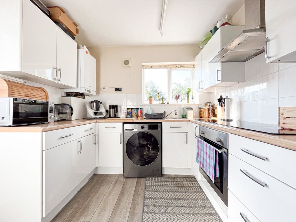 Property photo 2 of 19 Kitchen