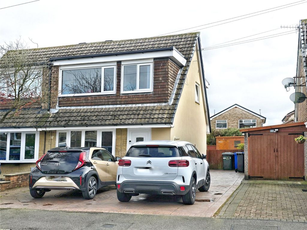 Property photo 1 of 15 Modern Semi-Detached