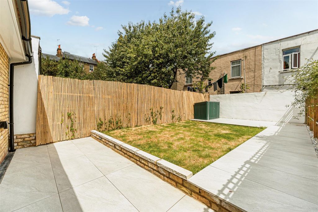 Property photo 2 of 17 Gff - 7 Mansell Road-9.Jpg