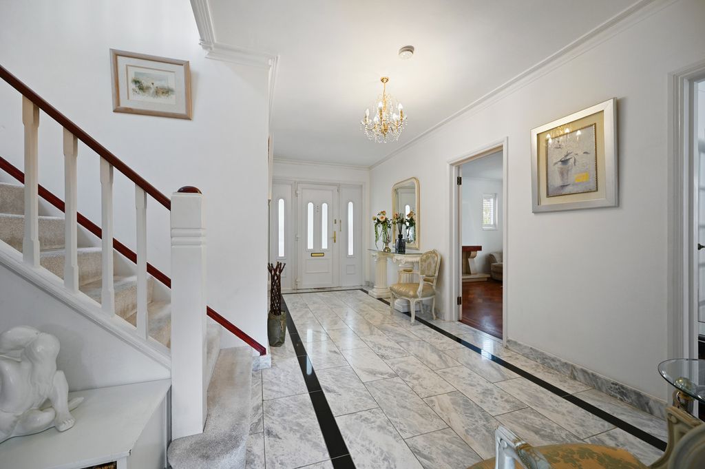 Property photo 3 of 12