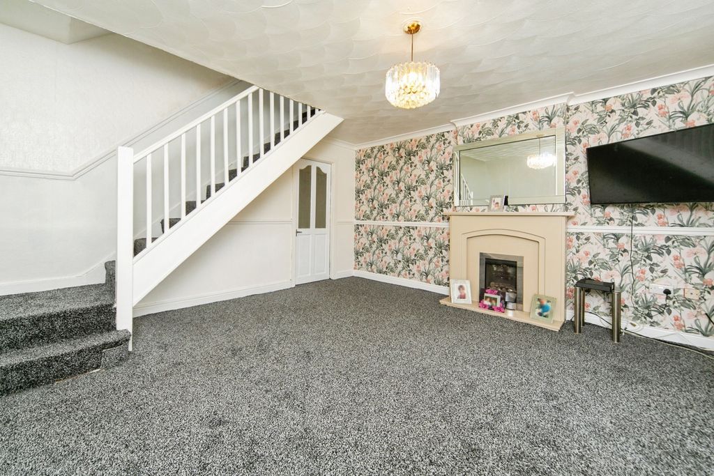Property photo 2 of 17 Photo