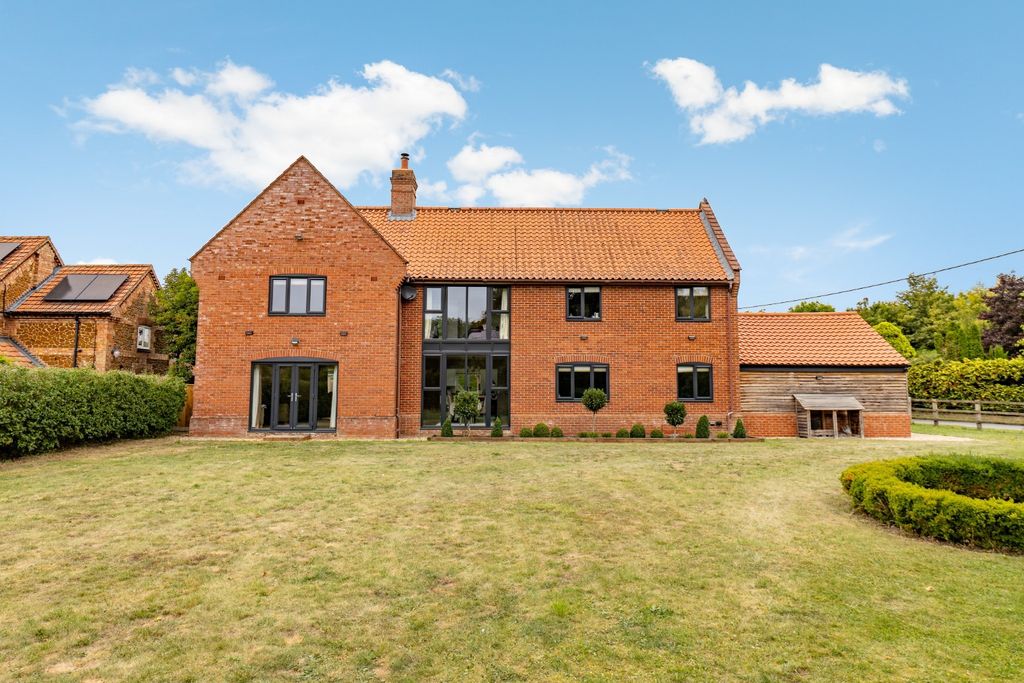 Property photo 3 of 57 3927465
