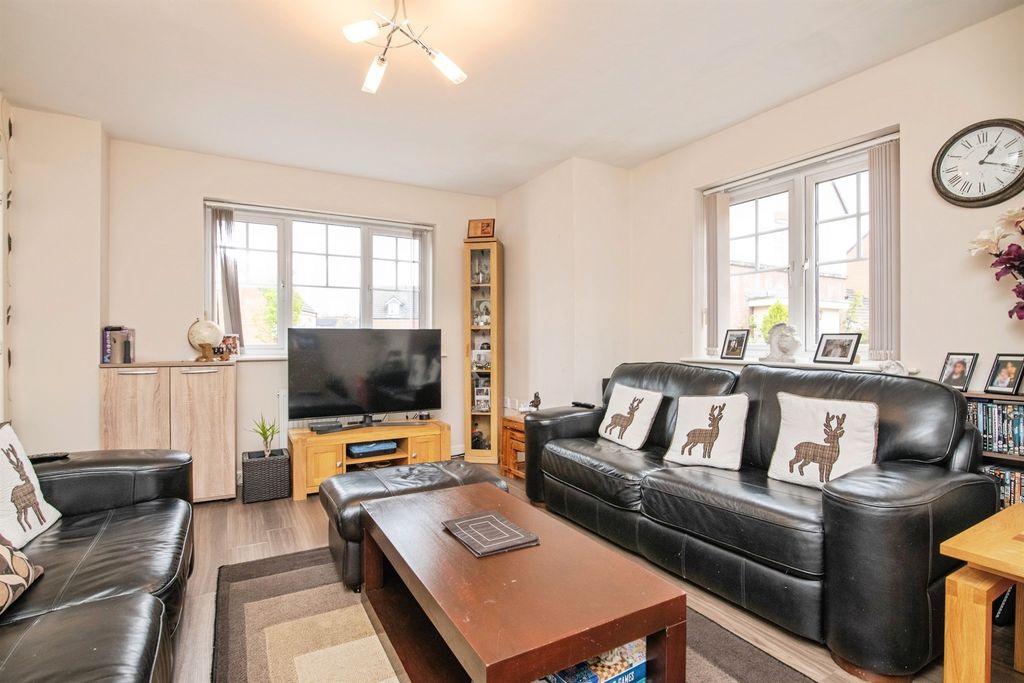 Property photo 2 of 20