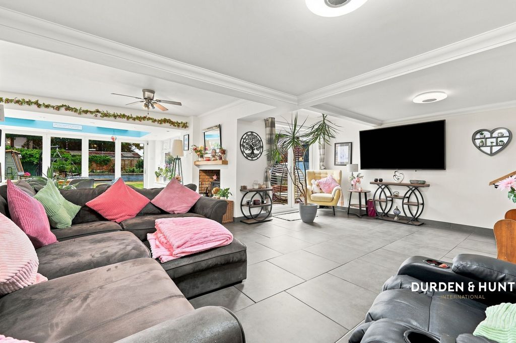 Property photo 2 of 27