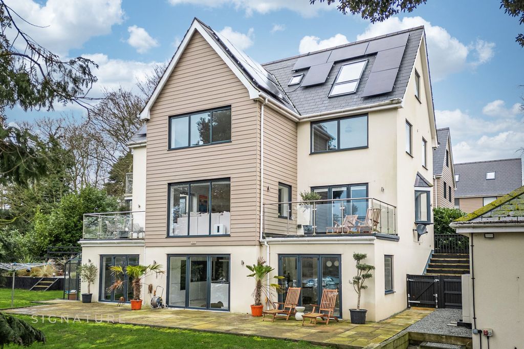 Property photo 1 of 33